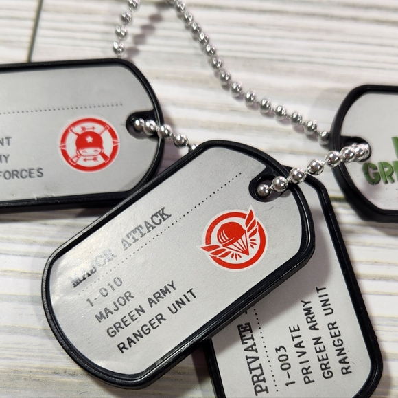 Awesome Little Green Men Necklace with 4 Tags Major Private Lt - Picture 1 of 7